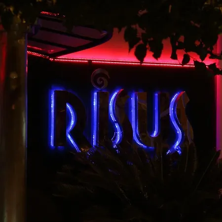 Risus Готель 2*